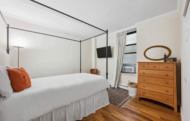 137 W 110 ST