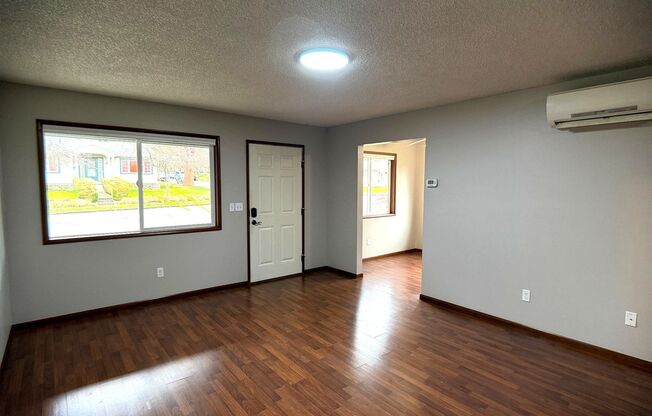 Well Maintained Arnada Park Duplex w/ Garage for Rent - 615 E. 22nd St