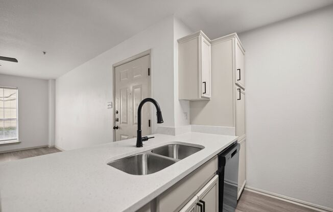 1 bed, 1 bath, $1,195, Unit 3102