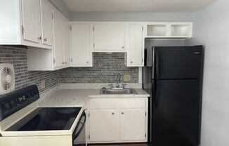 2 beds, 1 bath, $1,300, Unit 21 Homecrest Ave