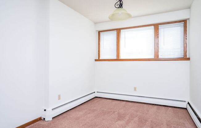 2 beds, 1 bath, 1,000 sqft, $1,450, Unit 2210-105