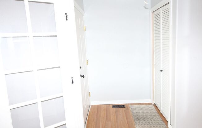 Adorable 2bdrm 1 bath townhome in Desirable PineCliff