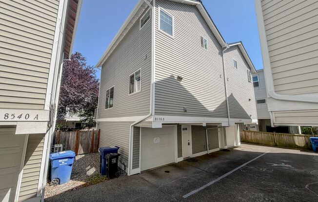 3bd/2bth North Green Lake Townhome, $3,150/mo.