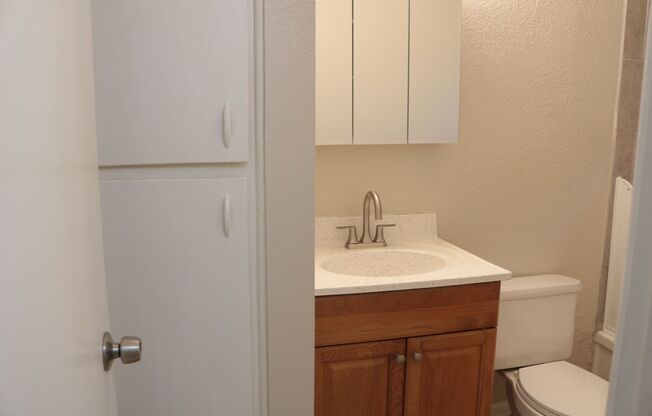 1 bed, 1 bath, 700 sqft, $800, Unit 6110-B