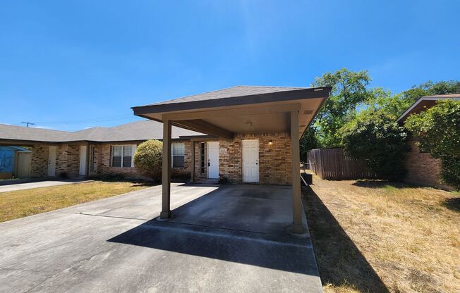 2/1 Duplex Minutes from Gruene Shopping & Entertainment! Refrigerator & Washer/Dryer Included! No Carpet  / CISD