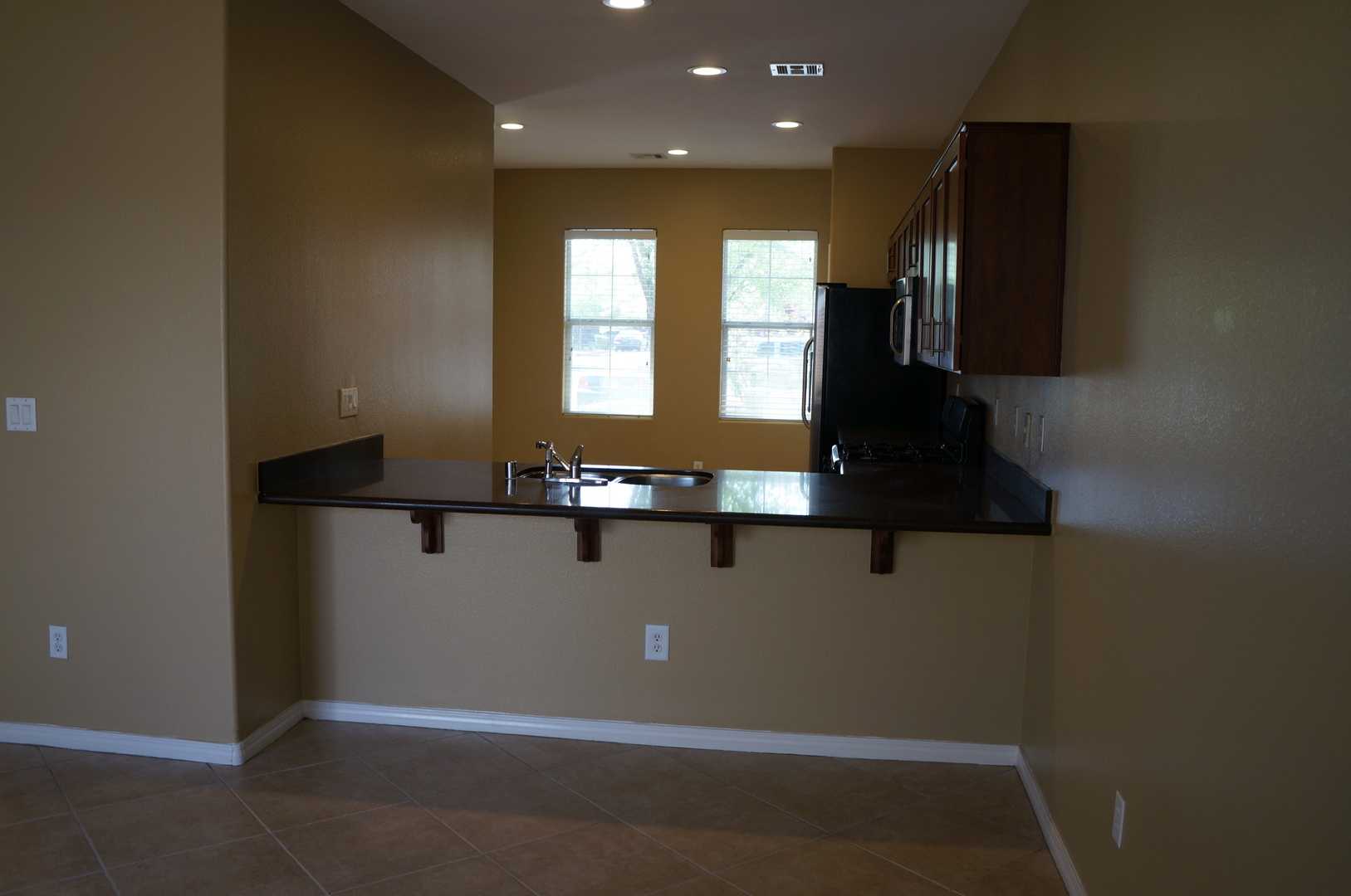 BEAUTIFUL SOUTH LAS VEGAS HOME IN A QUIET COMMUNITY 3 BD AND 2 FB
