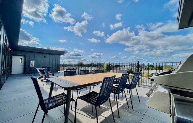 1 bed, 1 bath, 663 sqft, $3,050, Unit 404