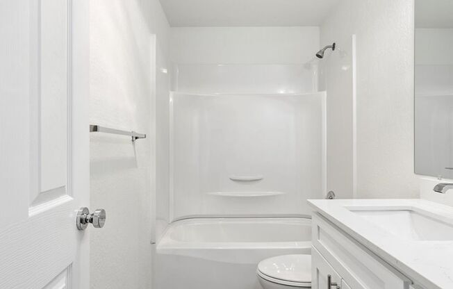 Kamden Court: Leasing Specials! Great location in Kennewick!