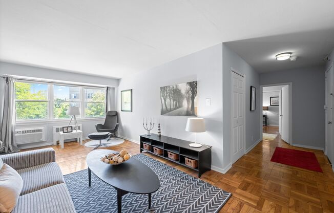 2 beds, 1 bath, 930 sqft, $1,625, Unit 415