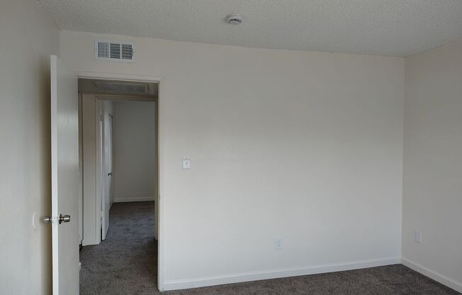 2 beds, 1.5 baths, 800 sqft, $1,300, Unit 22