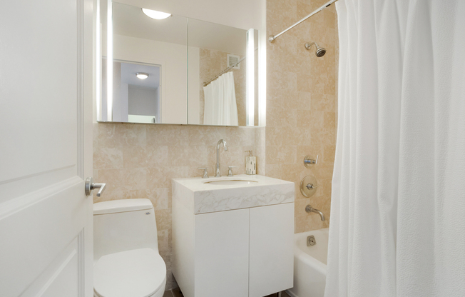 1 bed, 1 bath, 670 sqft, $6,000, Unit 8C