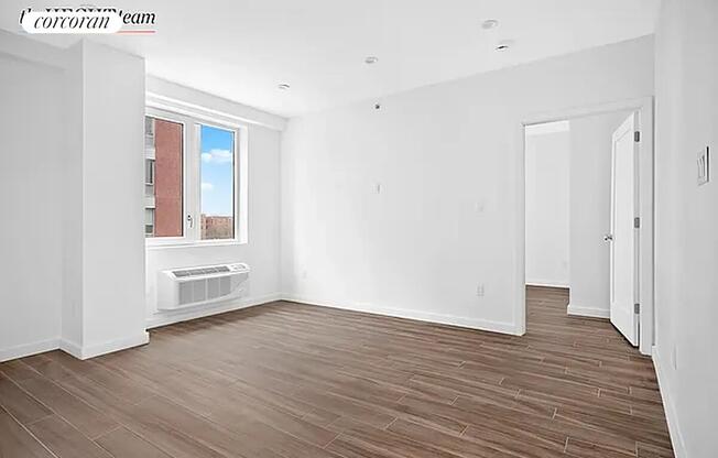 906 E NEW YORK AVE