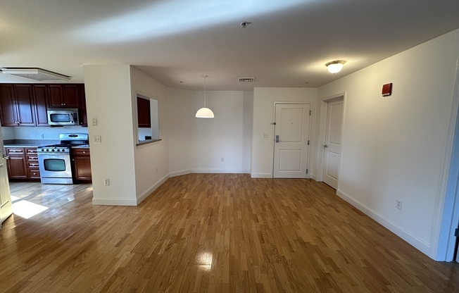 2 beds, 2 baths, 1,200 sqft, $3,200, Unit 216