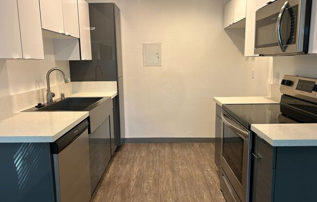 2 beds, 1 bath, 950 sqft, $2,965, Unit C028