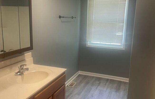 3 beds, 1 bath, $1,600