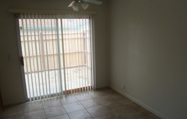 2 beds, 1 bath, $1,100, Unit A