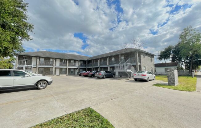 615 S. Bicentennial Apartments