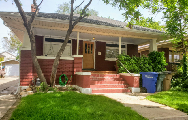 621 BRYAN AVE
