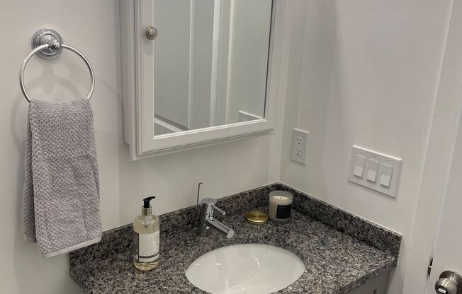 Studio, 1 bath, 400 sqft, $1,795, Unit 52-405