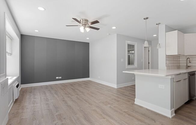 3 beds, 1.5 baths, 881 sqft, $2,750, Unit 7070-2S
