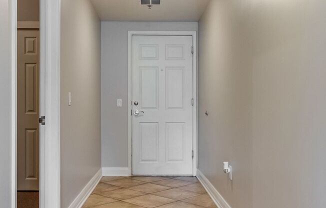 Spacious 3bd/2.5ba residence with City & Mountain Views