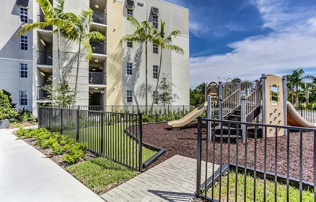 The District Boynton - Apartments in Palm Beach County - playground