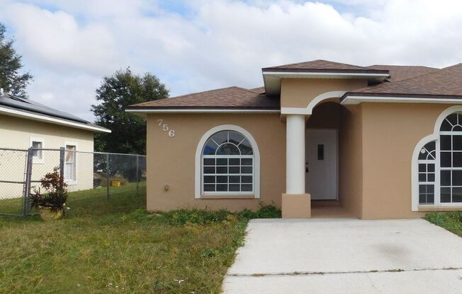 1/2 Duplex in Poinciana