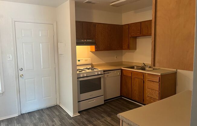 2 beds, 1.5 baths, 1,002 sqft, $1,210, Unit 617