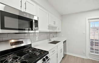 1 bed, 1 bath, 611 sqft, $1,100, Unit C-105