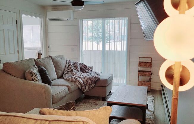 2 beds, 2 baths, 915 sqft, $2,575, Unit 4346-15