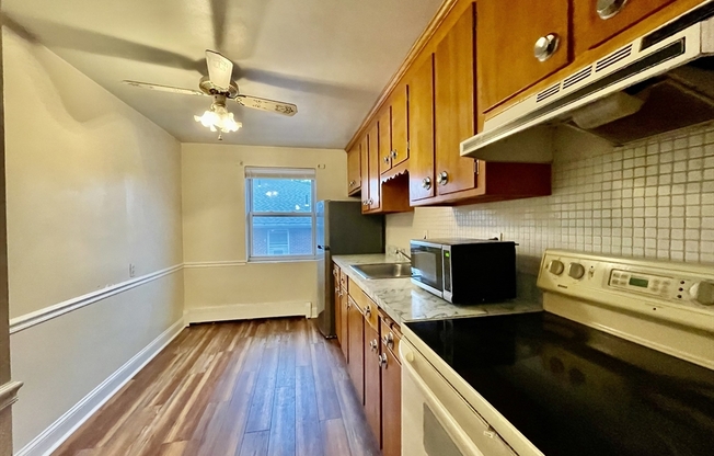 1 bed, 1 bath, 715 sqft, $1,900, Unit 9