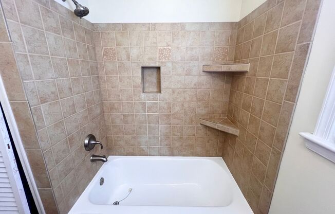 2 beds, 1 bath, $1,900