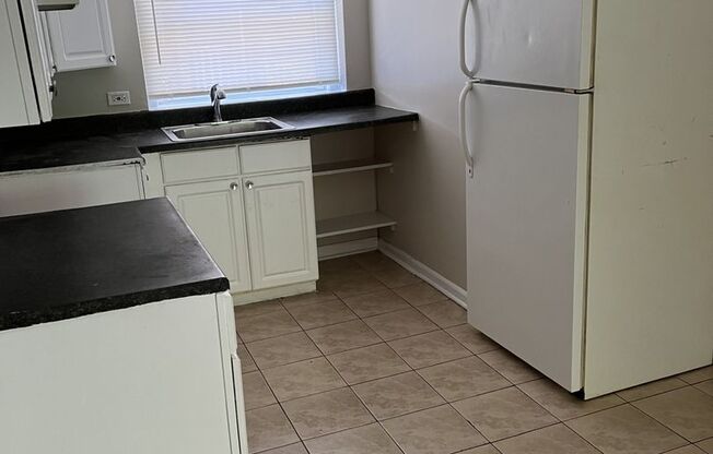 1 bed, 1 bath, $1,300, Unit 5451-2S