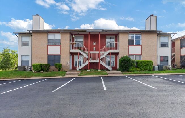 2 beds, 2 baths, $1,470, Unit D-7
