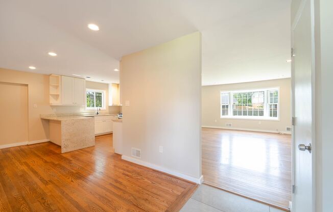 5 BD 3 BA Oxon Hill, MD home is ideal for commuters