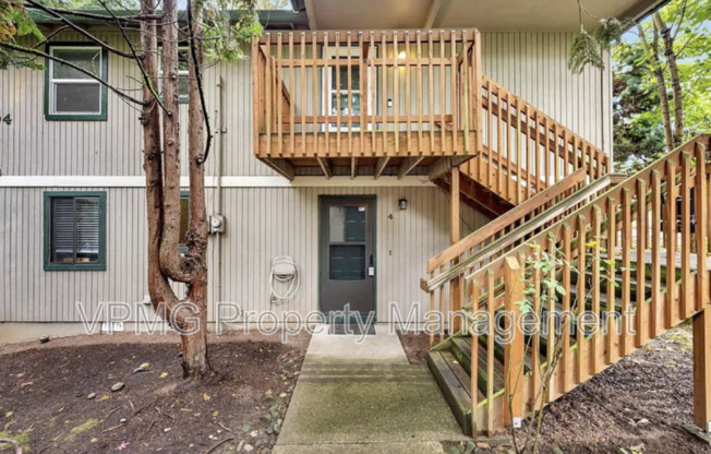 1504 NE 72 ST