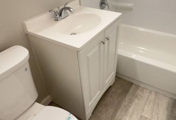 1 bed, 1 bath, 536 sqft, $1,250, Unit 9