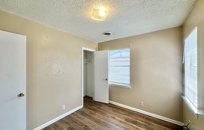 3 beds, 1 bath, $995