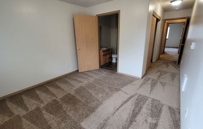 2 beds, 2 baths, 956 sqft, $1,599, Unit 106
