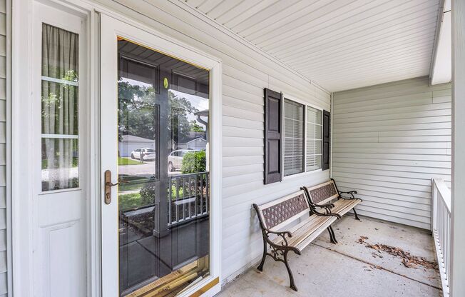 Stylish Living with Spacious Backyard!