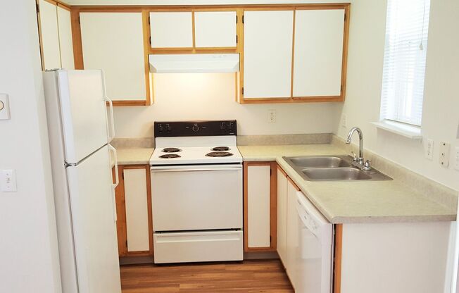 2 beds, 1.5 baths, 896 sqft, $1,495, Unit 660 LaSalle Street #1