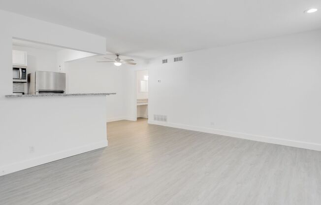 1 bed, 1 bath, 694 sqft, $1,000, Unit 126