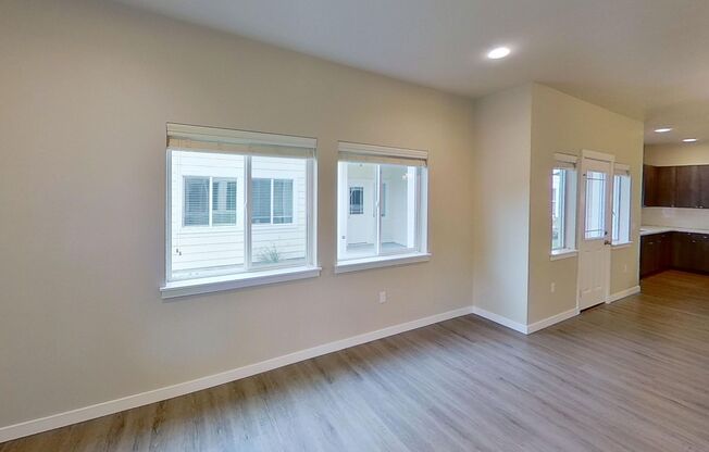 3 beds, 2.5 baths, $2,645, Unit 5035-101