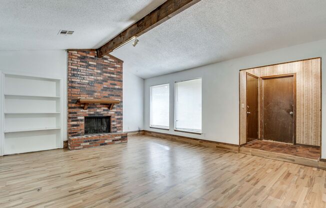 7312/7314 Kings Manor Court
