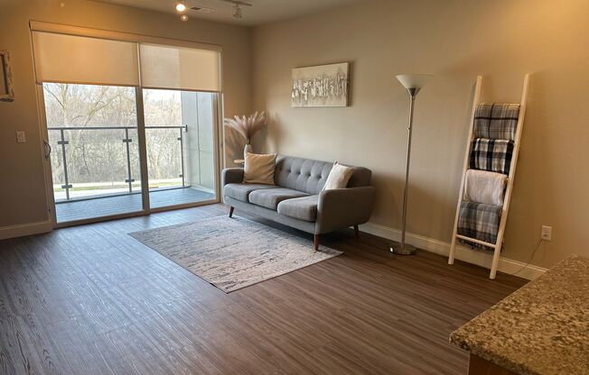 1 bed, 1 bath, 871 sqft, $1,600, Unit 232
