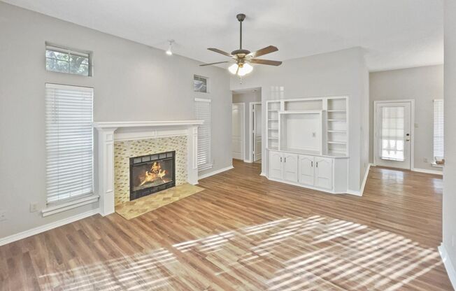 Charming 3 Bed, 2 Bath Home in Prime Fort Worth Location – Tranquil Living with City Convenience!