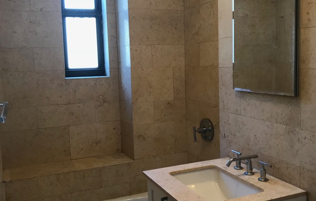 1 bed, 1 bath, $4,700, Unit 302