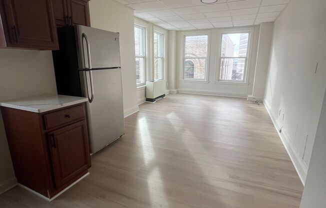 1 bed, 1 bath, 600 sqft, $1,350, Unit 736