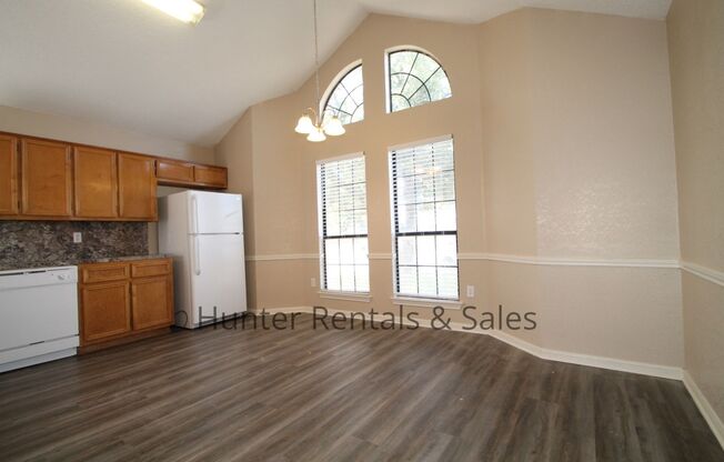 3 beds, 2 baths, $1,275