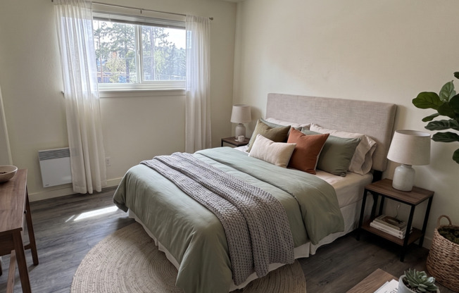 3 beds, 1 bath, $2,895, Unit R-412